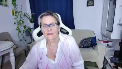 Snapshot of selenna57 chatting on 03/29/26, 06:19 Selenna online show from 03/29/26, 06:19