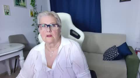 Snapshot of selenna57 chatting on 04/09/26, 05:29 Selenna online show from 04/09/26, 05:29
