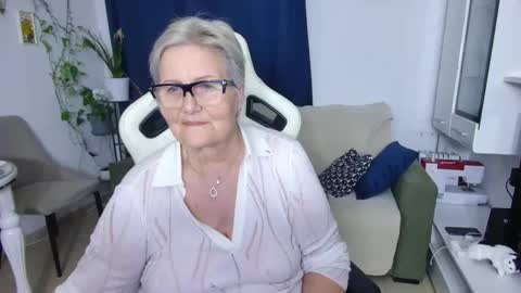 Snapshot of selenna57 chatting on 04/15/26, 07:58 Selenna online show from 04/15/26, 07:58