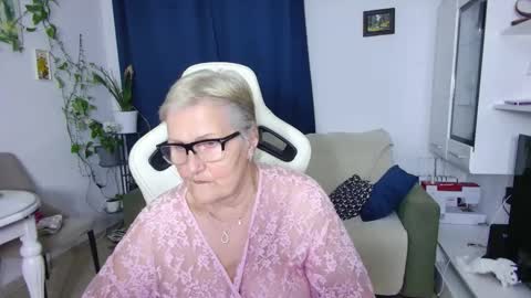 Snapshot of selenna57 chatting on 04/16/26, 05:14 Selenna online show from 04/16/26, 05:14
