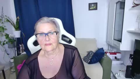 Snapshot of selenna57 chatting on 04/18/26, 05:28 Selenna online show from 04/18/26, 05:28