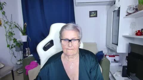 Snapshot of selenna57 chatting on 04/18/26, 07:07 Selenna online show from 04/18/26, 07:07