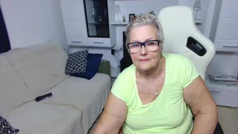 Snapshot of selenna57 chatting on 04/19/26, 05:01 Selenna online show from 04/19/26, 05:01