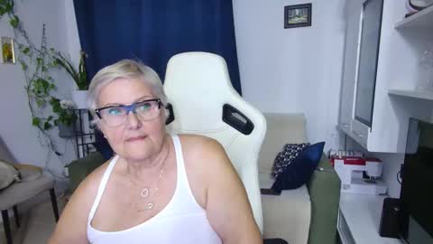 Snapshot of selenna57 chatting on 04/20/26, 05:48 Selenna online show from 04/20/26, 05:48
