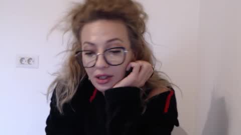 Snapshot of selenna_emma843468 chatting on 10/02/25, 01:51 Selenna online show from 10/02/25, 01:51