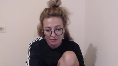 Snapshot of selenna_emma843468 chatting on 10/09/25, 08:51 Selenna online show from 10/09/25, 08:51