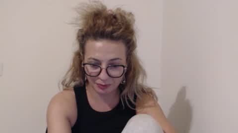 Snapshot of selenna_emma843468 chatting on 10/10/25, 07:35 Selenna online show from 10/10/25, 07:35