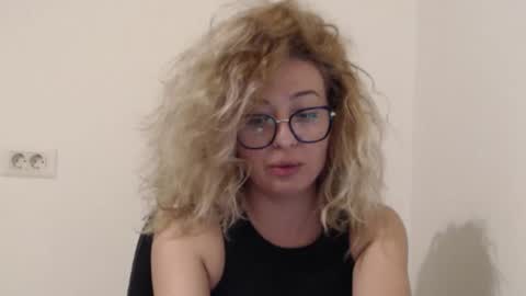 Snapshot of selenna_emma843468 chatting on 10/28/25, 05:04 Selenna online show from 10/28/25, 05:04