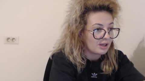 Snapshot of selenna_emma843468 chatting on 10/29/25, 04:09 Selenna online show from 10/29/25, 04:09