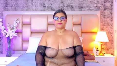 Selenna Cooper online show from 02/05/26, 11:48