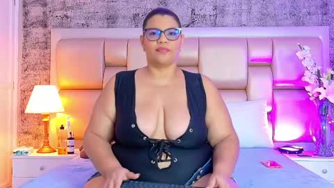 Selenna Cooper online show from 05/01/26, 11:48