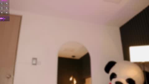 Snapshot of selenne_schmitt chatting on 10/18/25, 12:35 Selenne online show from 10/18/25, 12:35