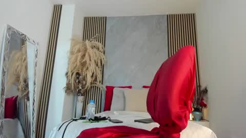 Selenne online show from 06/19/26, 05:06