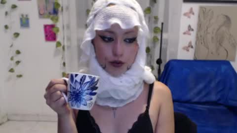 Ask me online show from 06/10/26, 01:06
