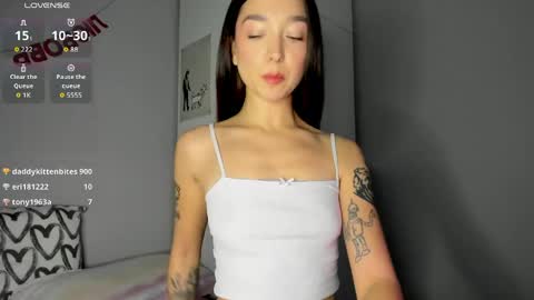 Snapshot of selinaa_kyle chatting on 04/29/26, 11:14 Chris online show from 04/29/26, 11:14