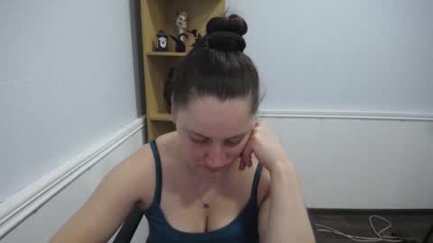 Snapshot of sellavix chatting on 12/02/25, 08:15 Sellavix online show from 12/02/25, 08:15