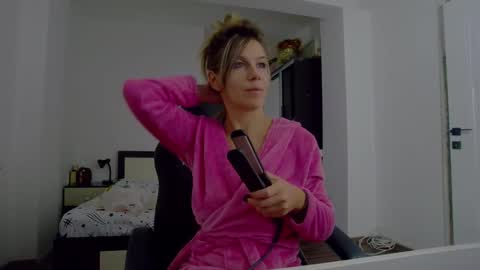 Snapshot of sellena_angel chatting on 12/04/25, 10:13 sellena_angel online show from 12/04/25, 10:13