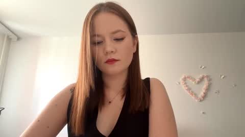 Snapshot of selmacalumag chatting on 06/19/26, 03:11 Lily online show from 06/19/26, 03:11