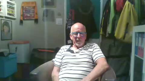 Snapshot of semajstretsa chatting on 05/14/26, 10:05 frederick online show from 05/14/26, 10:05