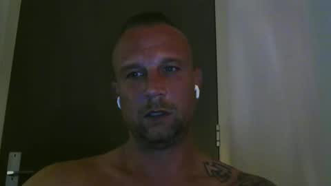 Snapshot of sence08 chatting on 11/10/25, 03:38 sence08 online show from 11/10/25, 03:38