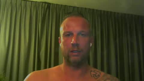 Snapshot of sence08 chatting on 05/17/26, 01:03 sence08 online show from 05/17/26, 01:03