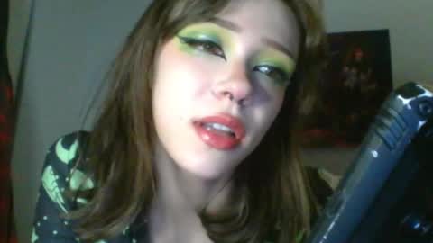 Snapshot of sendforesme chatting on 01/19/25, 12:17 goddess esme  online show from 01/19/25, 12:17
