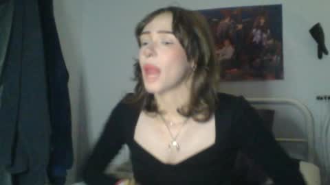 Snapshot of sendforesme chatting on 10/11/25, 12:32 goddess esme  online show from 10/11/25, 12:32