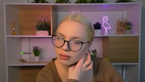 Snapshot of sendi_cais chatting on 12/23/25, 06:00 Sendi online show from 12/23/25, 06:00