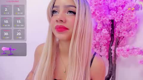 Sennia online show from 02/18/25, 01:44