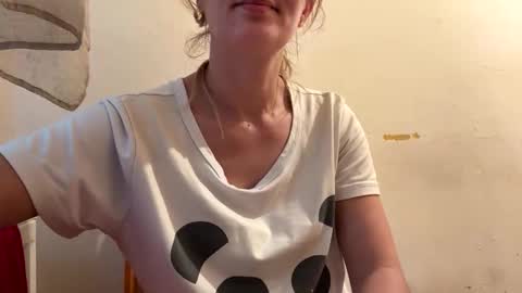 Snapshot of sennya_hayes chatting on 10/05/25, 11:19 Sennya online show from 10/05/25, 11:19