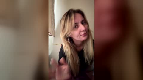 Snapshot of sennya_hayes chatting on 01/15/26, 08:41 Sennya online show from 01/15/26, 08:41