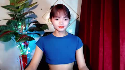 Snapshot of sensational_yeng chatting on 11/25/25, 05:02 sensational_yeng online show from 11/25/25, 05:02