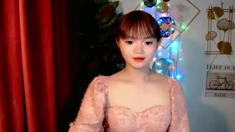 Snapshot of sensational_yeng chatting on 12/19/25, 09:33 sensational_yeng online show from 12/19/25, 09:33