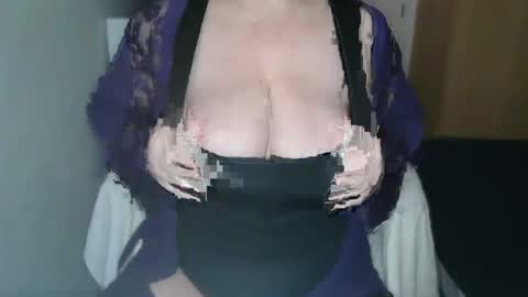 Snapshot of sensual_cris chatting on 12/14/24, 10:34 CRIS online show from 12/14/24, 10:34