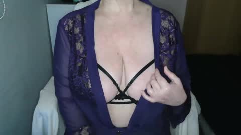 Snapshot of sensual_cris chatting on 12/20/24, 09:32 CRIS online show from 12/20/24, 09:32