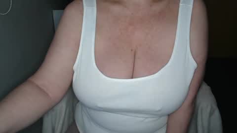 Snapshot of sensual_cris chatting on 12/24/24, 10:01 CRIS online show from 12/24/24, 10:01