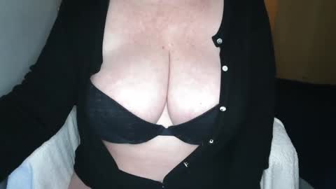 Snapshot of sensual_cris chatting on 02/04/25, 03:57 CRIS online show from 02/04/25, 03:57