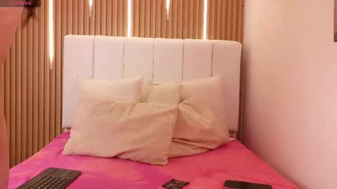 Sensual Kim77 online show from 05/07/26, 01:05