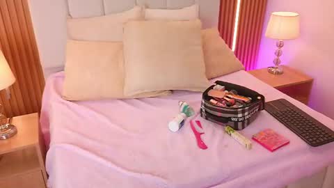 Sensual Kim77 online show from 06/09/26, 12:50