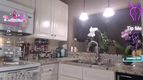 Snapshot of sensual_paradise_ chatting on 03/15/26, 08:26 V online show from 03/15/26, 08:26