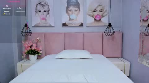 Sophie     online show from 12/17/25, 12:49