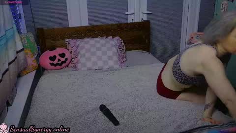 Snapshot of sensual_synergy_ chatting on 12/03/24, 10:39 SensualSynergy online show from 12/03/24, 10:39