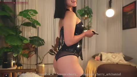 Snapshot of sensualcherry_ chatting on 09/24/25, 12:25 Maria- OF sensual bee online show from 09/24/25, 12:25