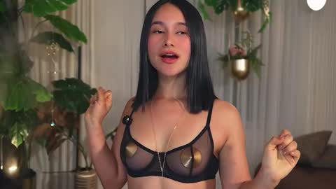 Snapshot of sensualcherry_ chatting on 10/11/25, 12:43 Maria- OF sensual bee online show from 10/11/25, 12:43