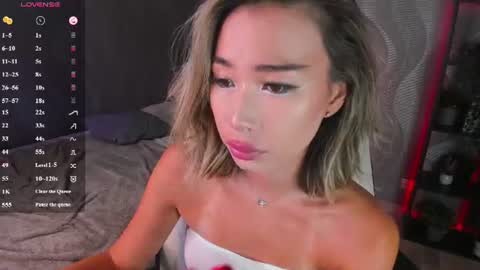 Kiki online show from 06/12/26, 03:33