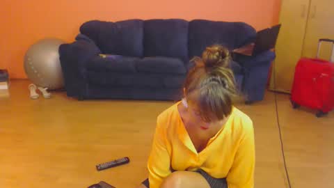 Snapshot of sensualmyra chatting on 09/25/25, 01:04 sensualmyra online show from 09/25/25, 01:04