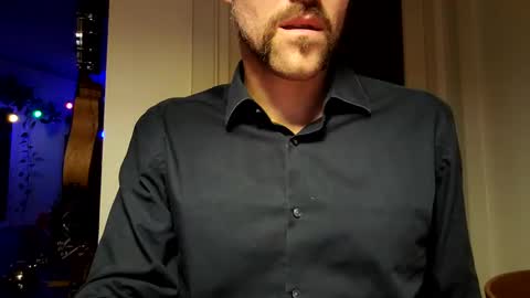 Snapshot of sensuasculine chatting on 01/01/25, 01:15 Matt online show from 01/01/25, 01:15