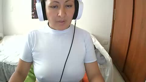 Snapshot of senthix1983 chatting on 02/06/25, 06:24 senthix heyy promo en OnlyFans aprovecha 85 descuento online show from 02/06/25, 06:24