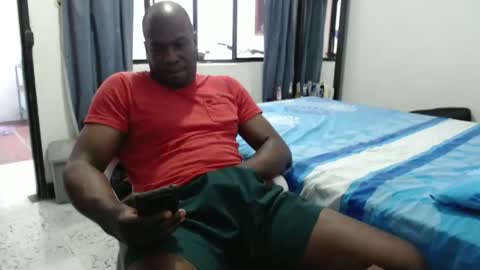 Snapshot of senyeiblack chatting on 12/16/25, 09:42 Jose online show from 12/16/25, 09:42