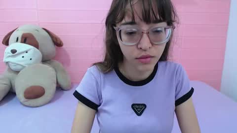 Snapshot of serafina_ chatting on 01/08/25, 12:15 serafina_ online show from 01/08/25, 12:15